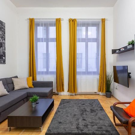 Downtown Home In The Gozsdu Garden Будапеща Екстериор снимка