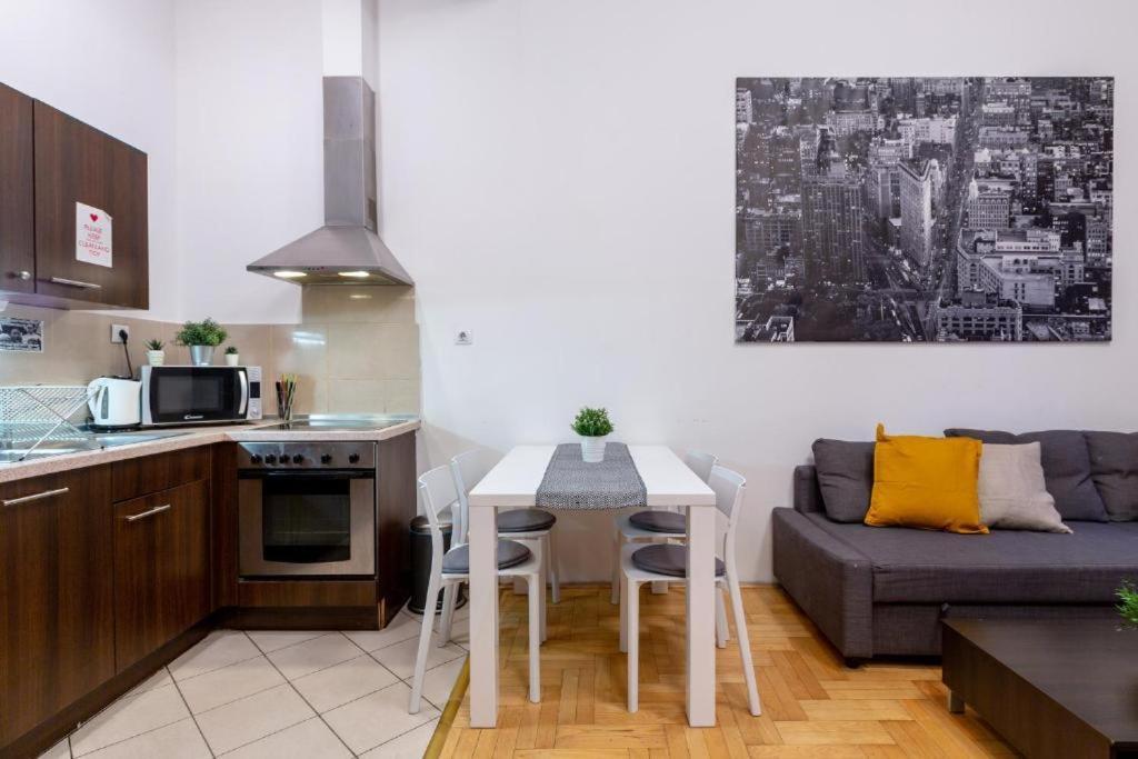 Downtown Home In The Gozsdu Garden Будапеща Екстериор снимка