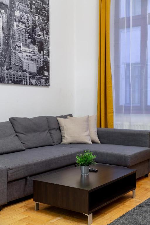 Downtown Home In The Gozsdu Garden Будапеща Екстериор снимка