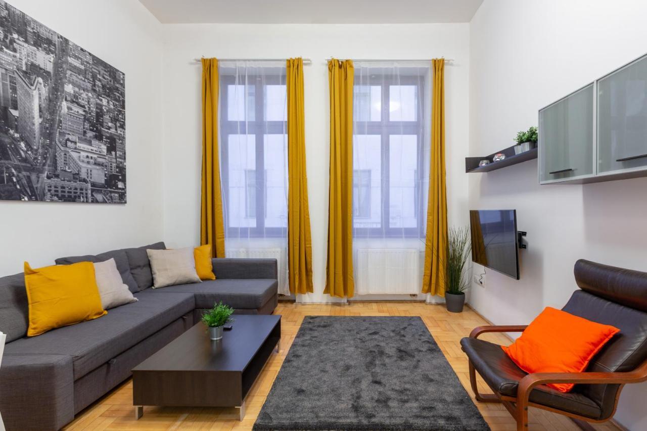 Downtown Home In The Gozsdu Garden Будапеща Екстериор снимка